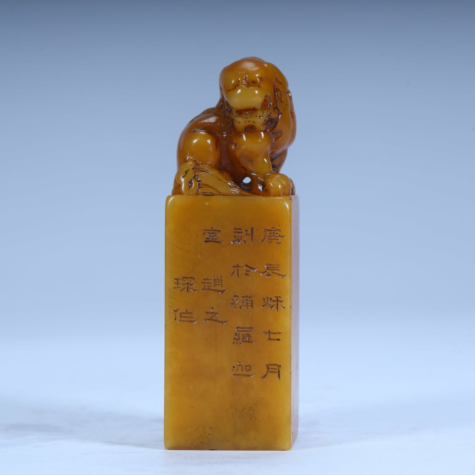 A Qing Dynasty Shoushan stone auspicious lion button poetry seal: Qing Dynasty Shoushan Shirui Lion Button Poetry Seal SIZE: H:6.5cm L:2.8cm W:2.7cm W:137g (The Dimensions Of All Batches Are Manually Measured.If You Need More Detailed Information, Please Contact Our