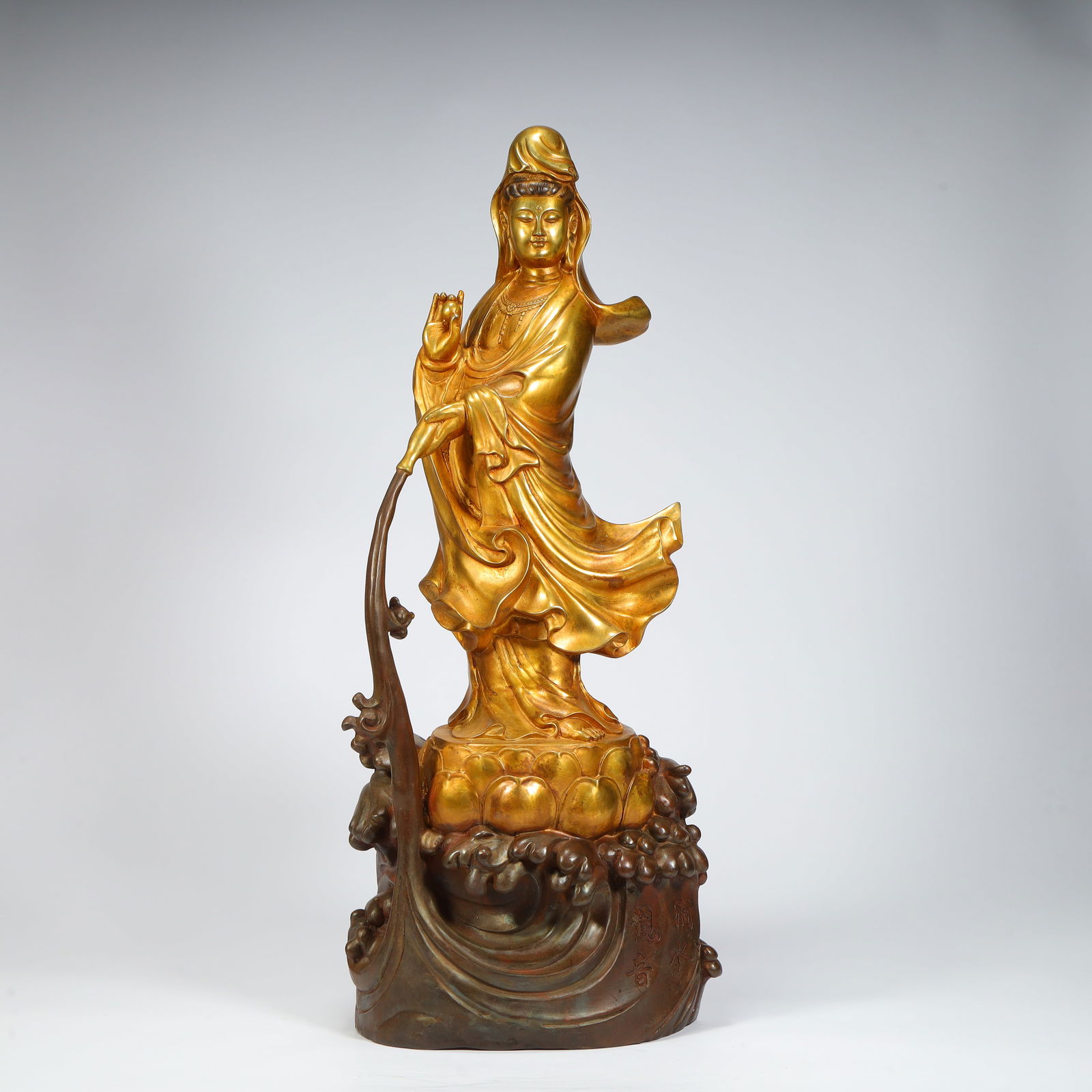 A bronze gilt Guanyin statue (1 of 15)