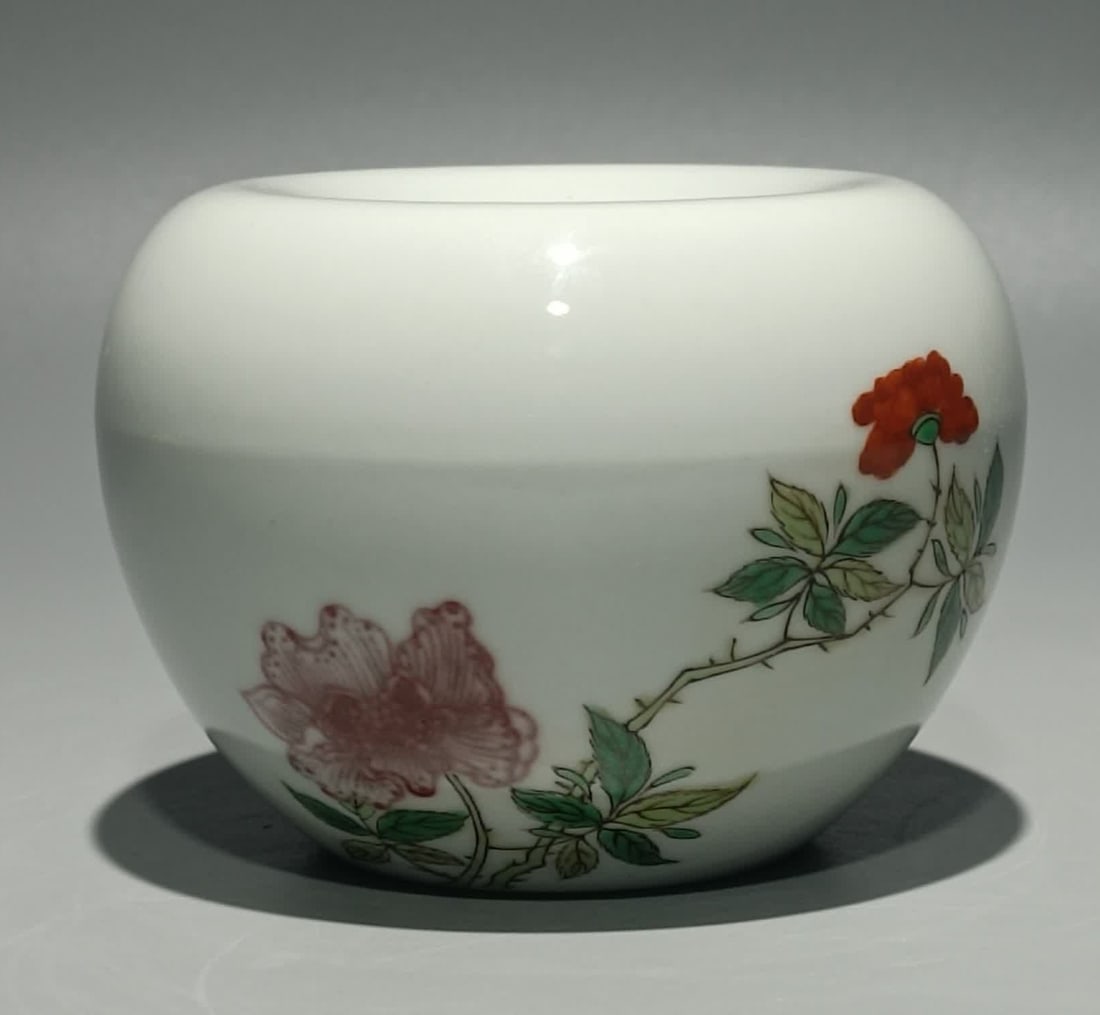 A piece made in the Kangxi period of the Qing Dynasty Glazed red plus pastel peony flower apple wash (1 of 9)