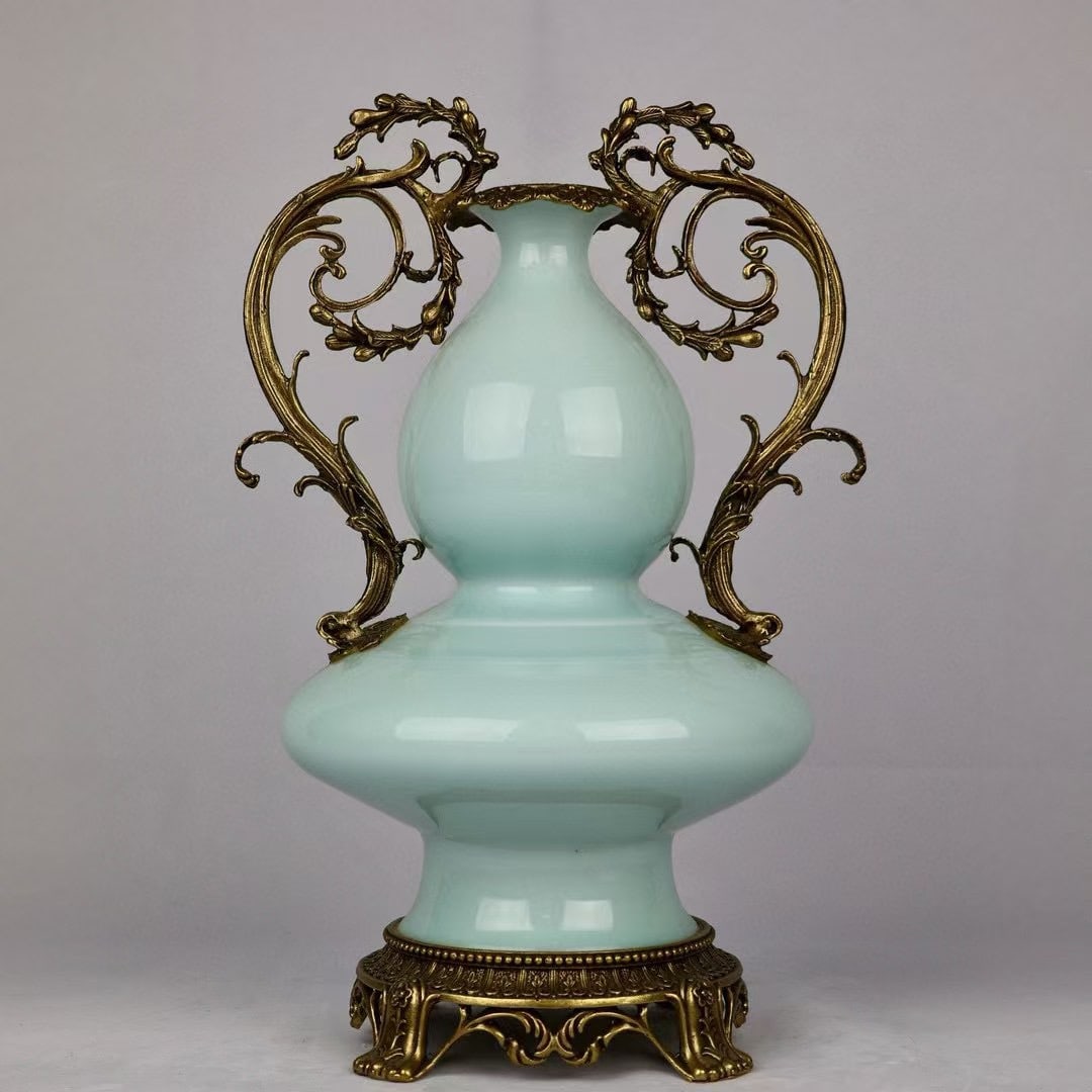 A fine pink celadon glazed copper lace amphora vase: Exquisite pink celadon glazed copper lace amphora gourd Size:H:41cm Calibre:9cm D:25cm Bottom:16.5cm (The Dimensions Of All Batches Are Manually Measured.If You Need More Detailed Information, Please