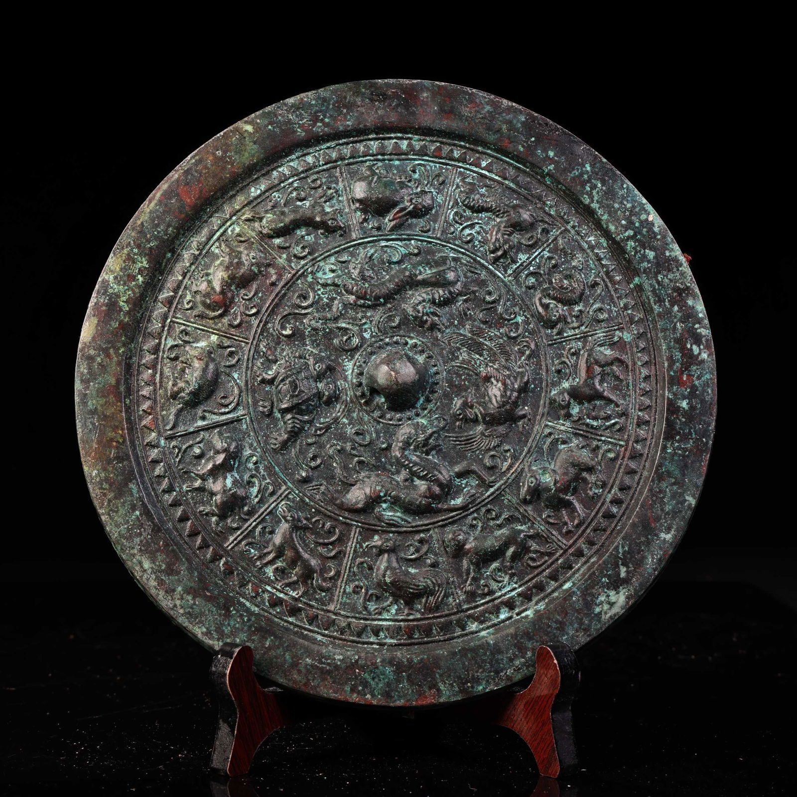 A fine bronze mirror (1 of 9)