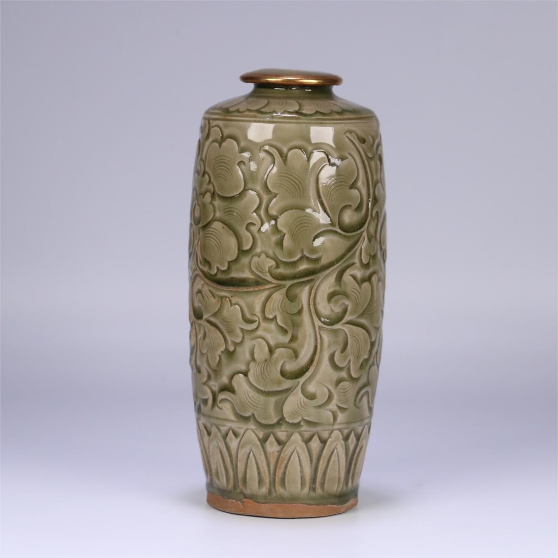 A copper-gilt gold-rimmed carved vase from the Yaozhou kiln in the Song Dynasty (1 of 9)