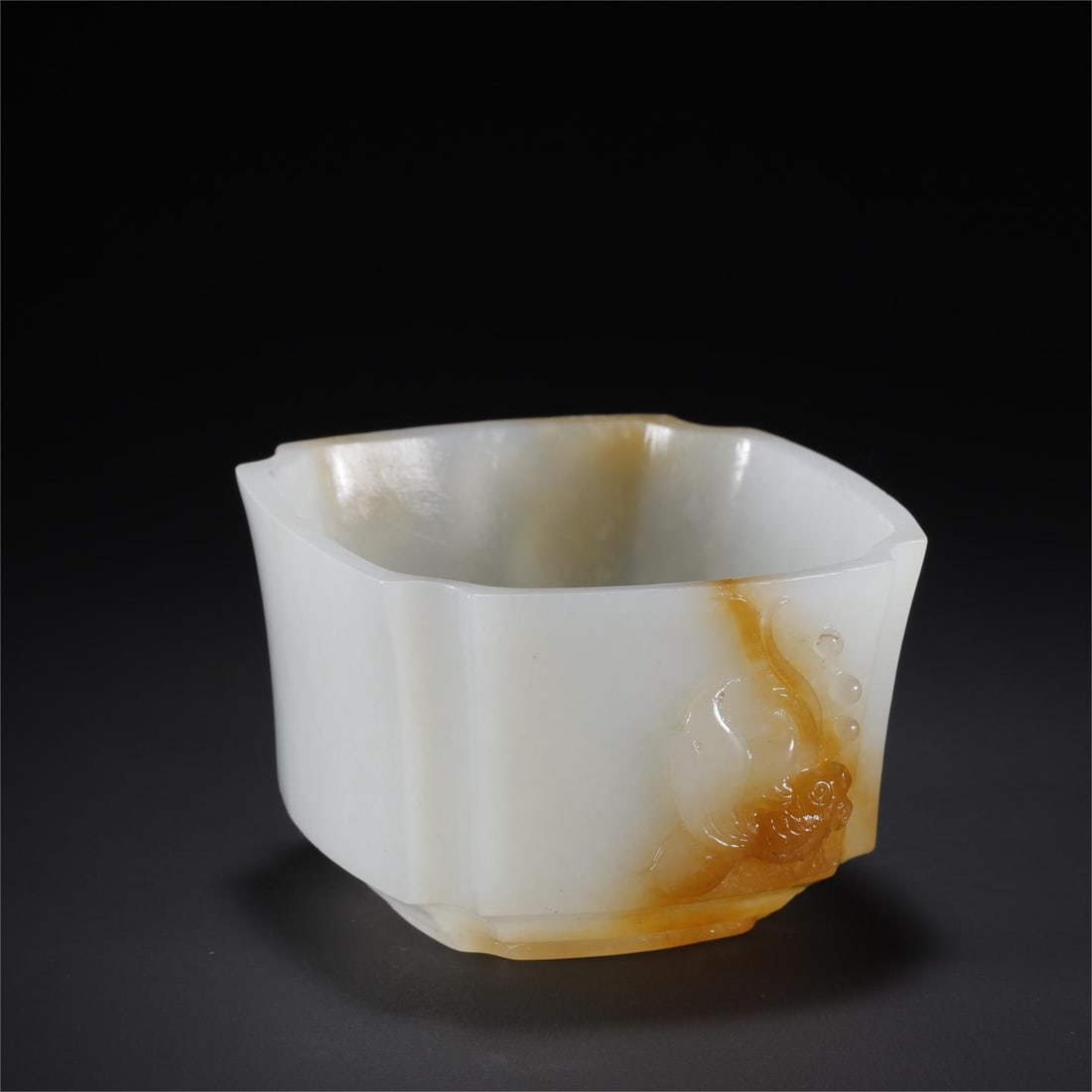 A beautiful Hetian jade has more than a square cup every year (1 of 10)