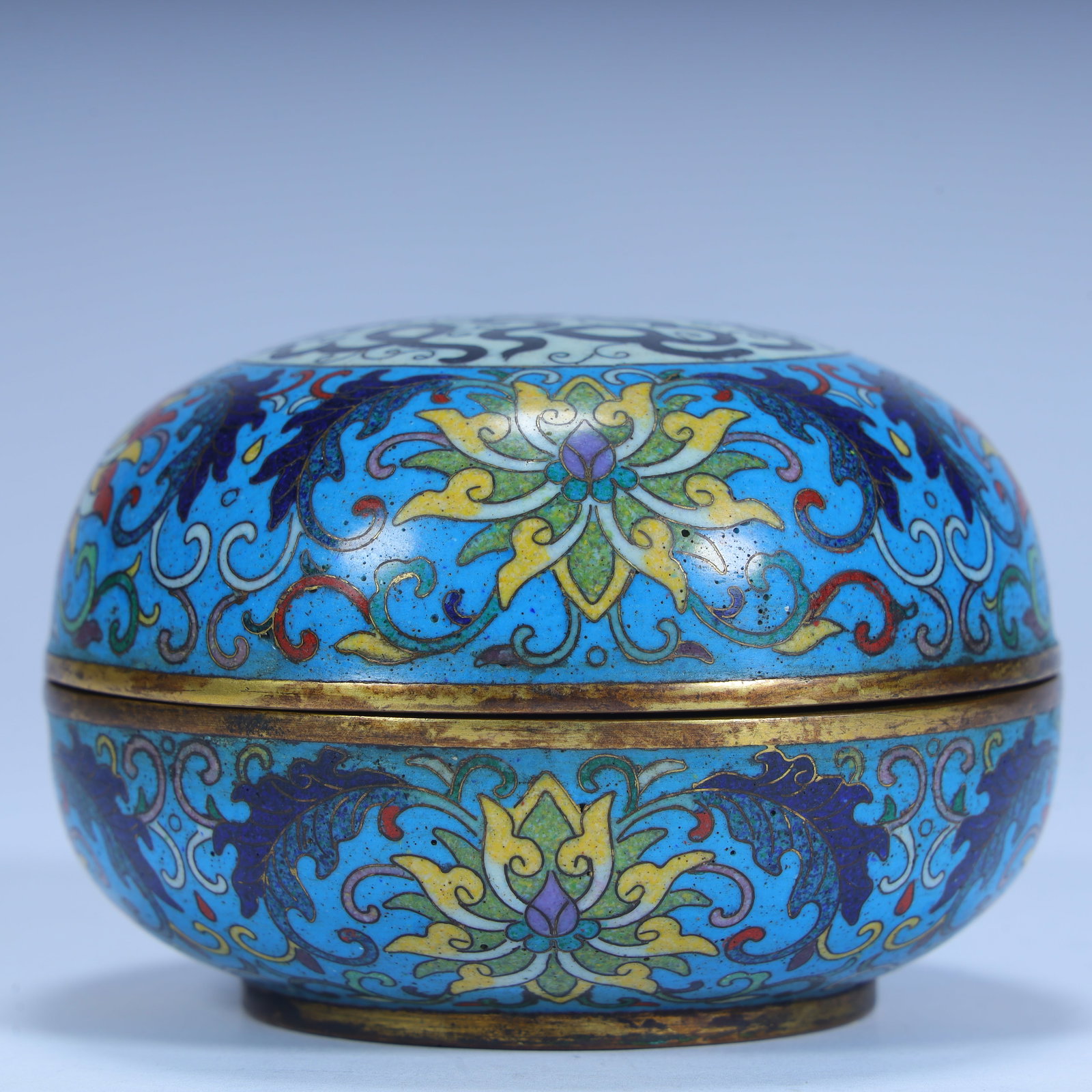 A Qing Dynasty copper tire cloisonn é enamel floral cover box - 2