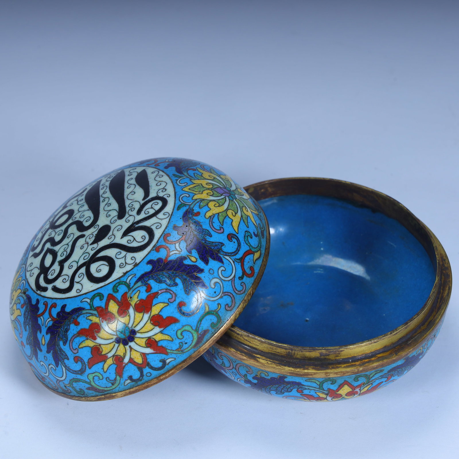 A Qing Dynasty copper tire cloisonn é enamel floral cover box - 7