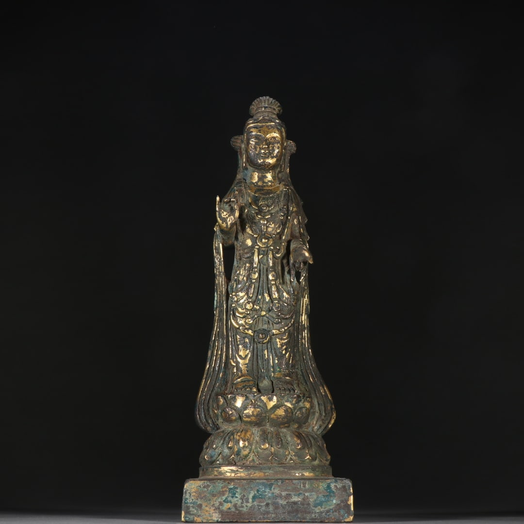 A beautiful bronze gilt statue of Guanyin (1 of 9)