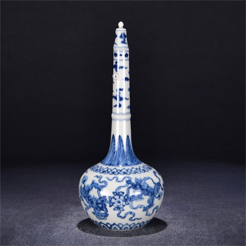 A blue and white medicine bottle made in the Chenghua year of the Ming Dynasty: The blue and white of the Ming Dynasty Chenghua year system has a wishful pattern of holding a medicine bottle Size:27cm W:11cm (The Dimensions Of All Batches Are Manually Measured.If You Need More De