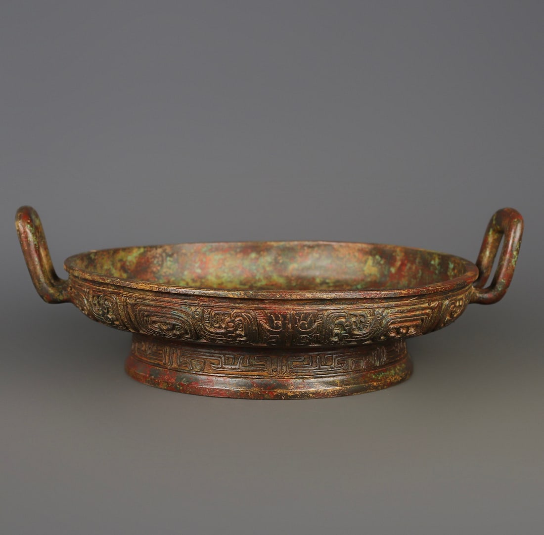 A bronze inscription wall plate of the Western Zhou Dynasty: Bronze inscription wall plate of the Western Zhou Dynasty W:3000g L:32cm H:10.5cm (The Dimensions Of All Batches Are Manually Measured.If You Need More Detailed Information, Please Contact Our Custome