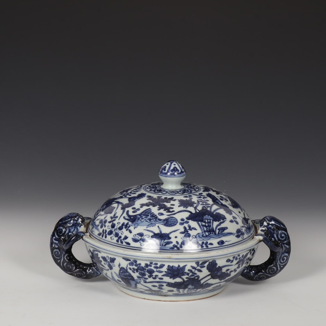 A mackerel fish algae lotus pond pattern animal handle bowl made in the Jiajing period of the Ming (1 of 9)