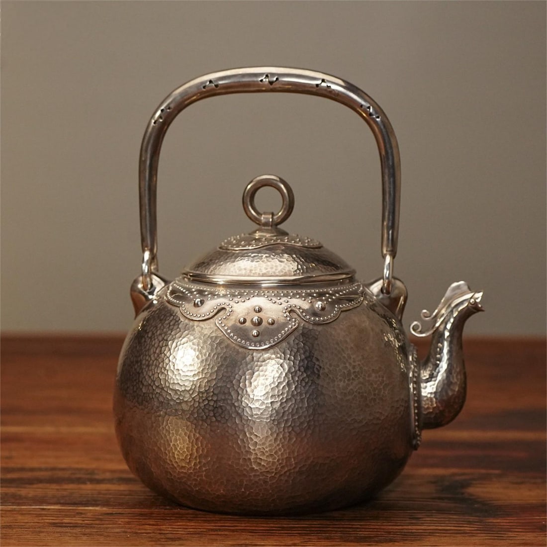 A fine Japanese silver pot (1 of 9)