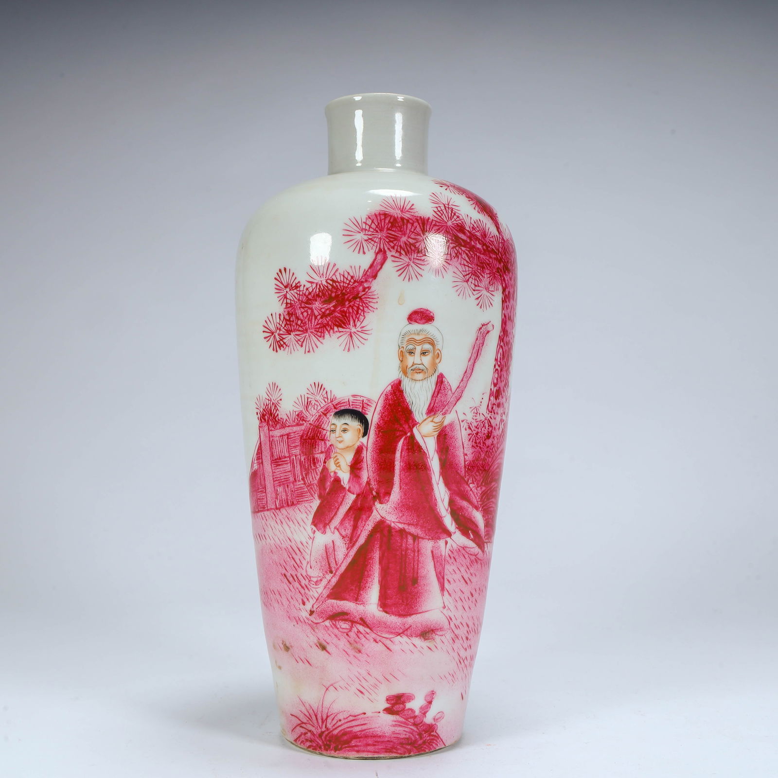 A carmine red glazed figure pattern plum bottle from the Qing Dynasty: Qing Dynasty carmine red glaze figure pattern plum bottle Size: H:24cm L: 10cm W:10cm W:562g (The Dimensions Of All Batches Are Manually Measured.If You Need More Detailed Information, Please Contact