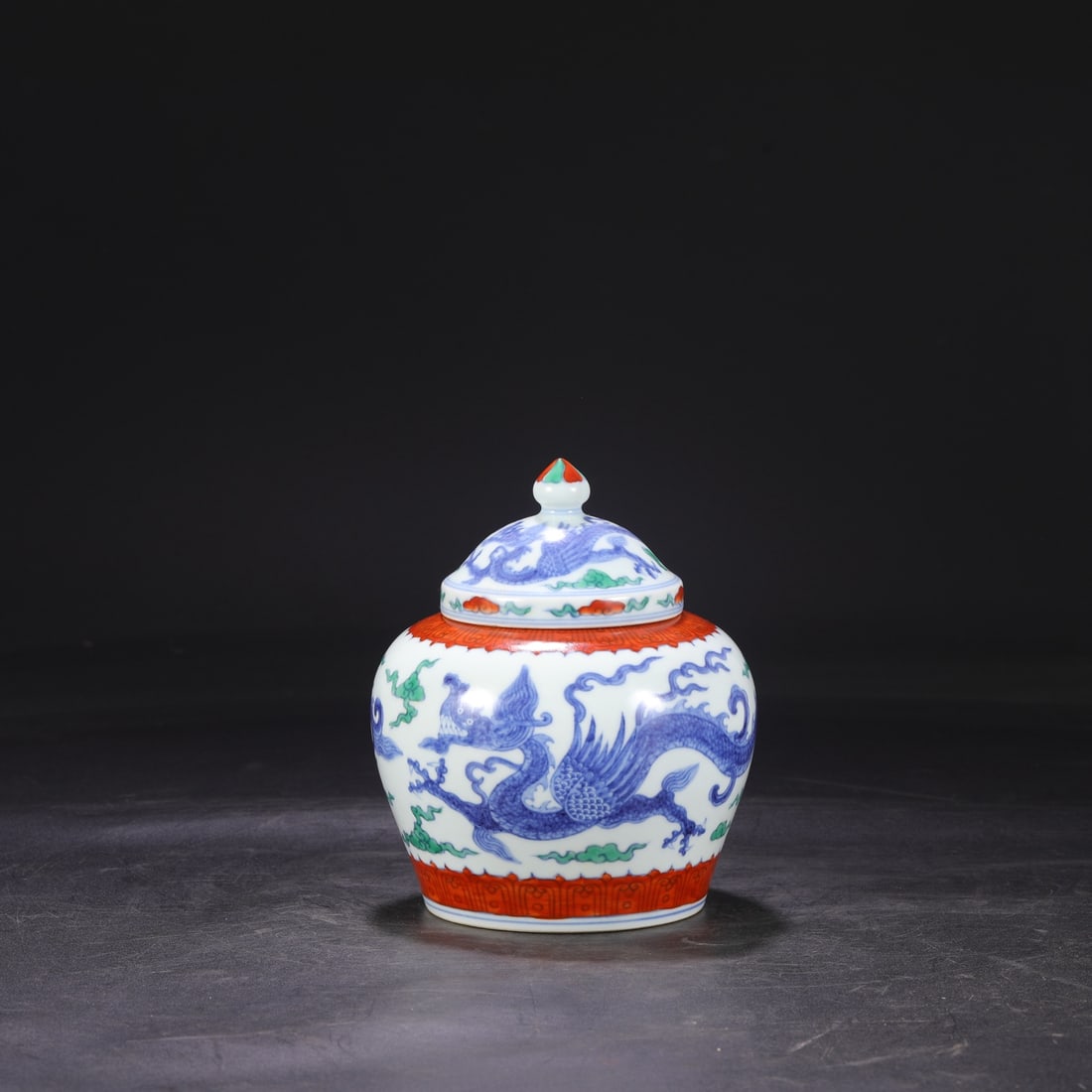 A Doucai cloud dragon pattern lid jar made in the Chenghua year of the Ming Dynasty (1 of 9)