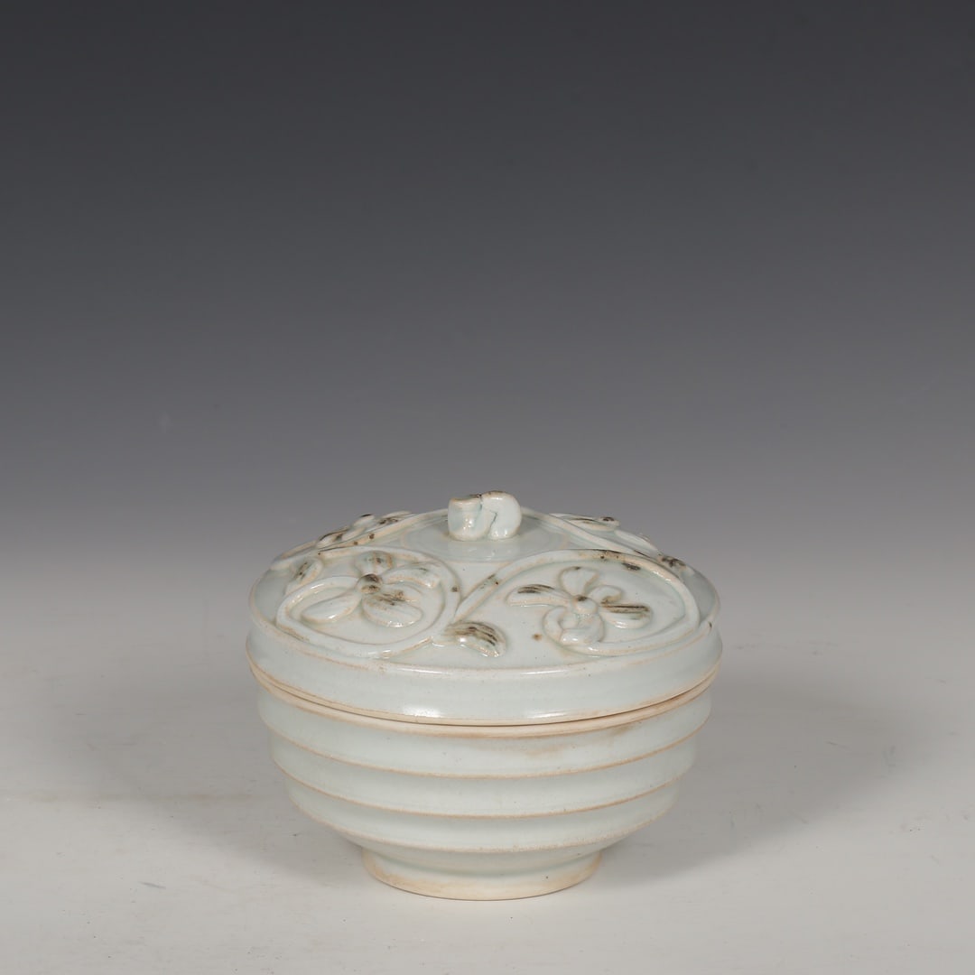 A shadow blue brown flower cover box of the Hutian kiln in the Song Dynasty (1 of 9)