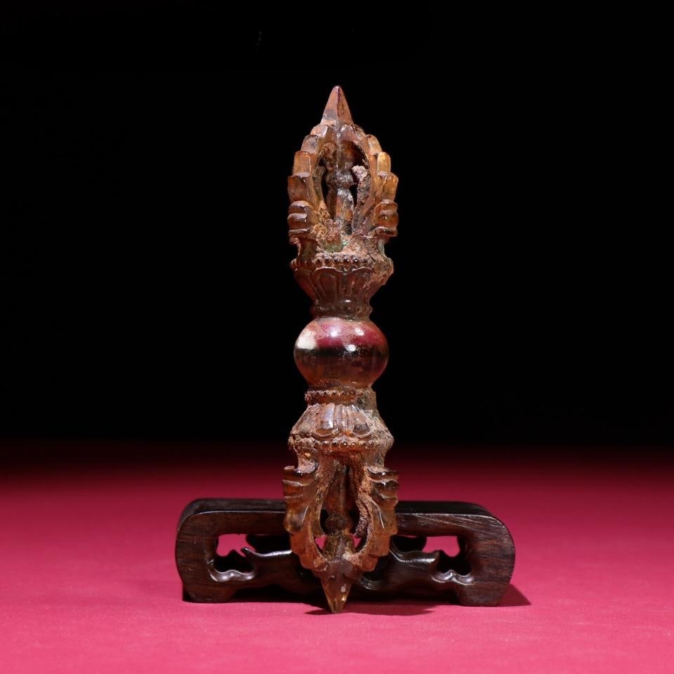 A beautiful crystal magic weapon (1 of 9)