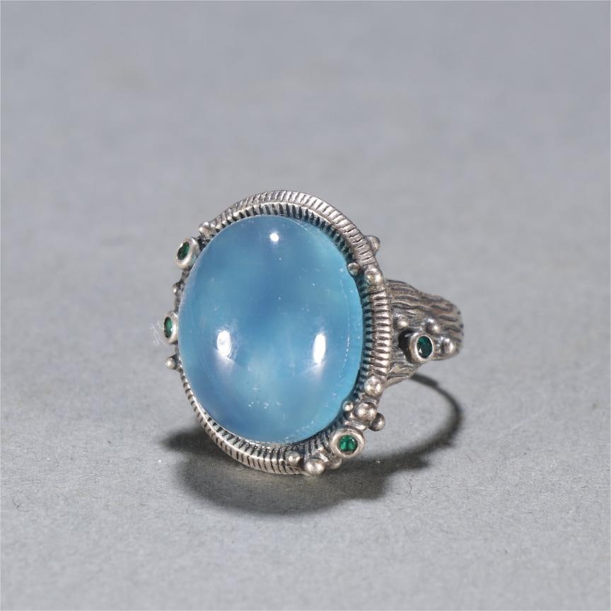 A silver-inlaid aquamarine ring from the Qing Dynasty (1 of 9)