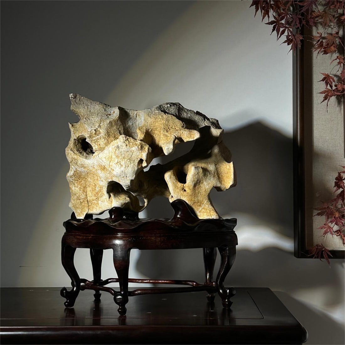 A piece of exquisite Taihu stone: Exquisite Taihu Lake stone Size:H:38cm W:32cm T:18cm (The Dimensions Of All Batches Are Manually Measured.If You Need More Detailed Information, Please Contact Our Customer Service Before Bidding.)