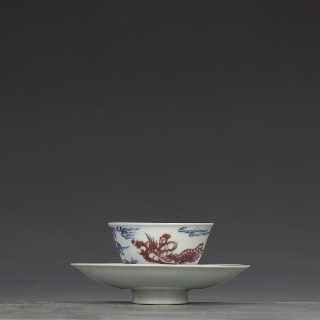 A blue and white glaze red blowing flute in the Ming Dynasty Chenghua year set cup: The blue and white glaze made in the Chenghua year of the Ming Dynasty is a set of cups Size:H:6.5cm Calibre:8.3cm D:14cm (The Dimensions Of All Batches Are Manually Measured.If You Need More Detailed