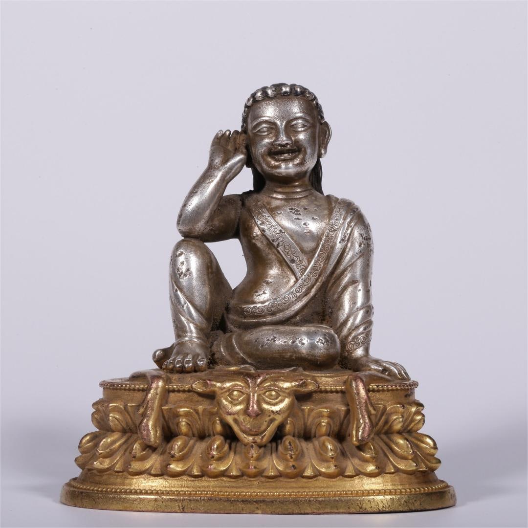 A silver-bodied copper gilt base of the Qing Dynasty Venerable Milarepa: The silver body of the Qing Dynasty has a bronze gilt base Venerable Milarepa Size:H:10cm L:9cm W:5.8cm W:386g (The Dimensions Of All Batches Are Manually Measured.If You Need More Detailed Informatio