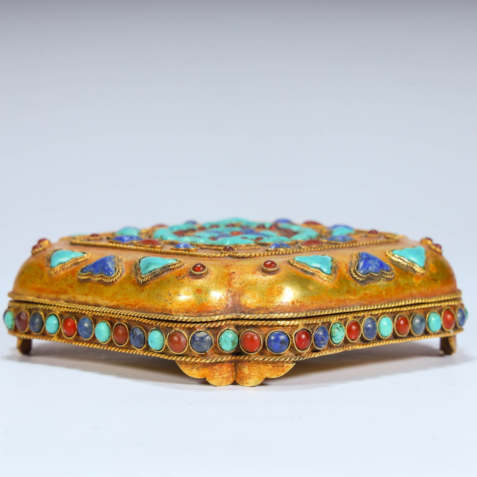 A gilded gemstone box from the Qing Dynasty (1 of 9)