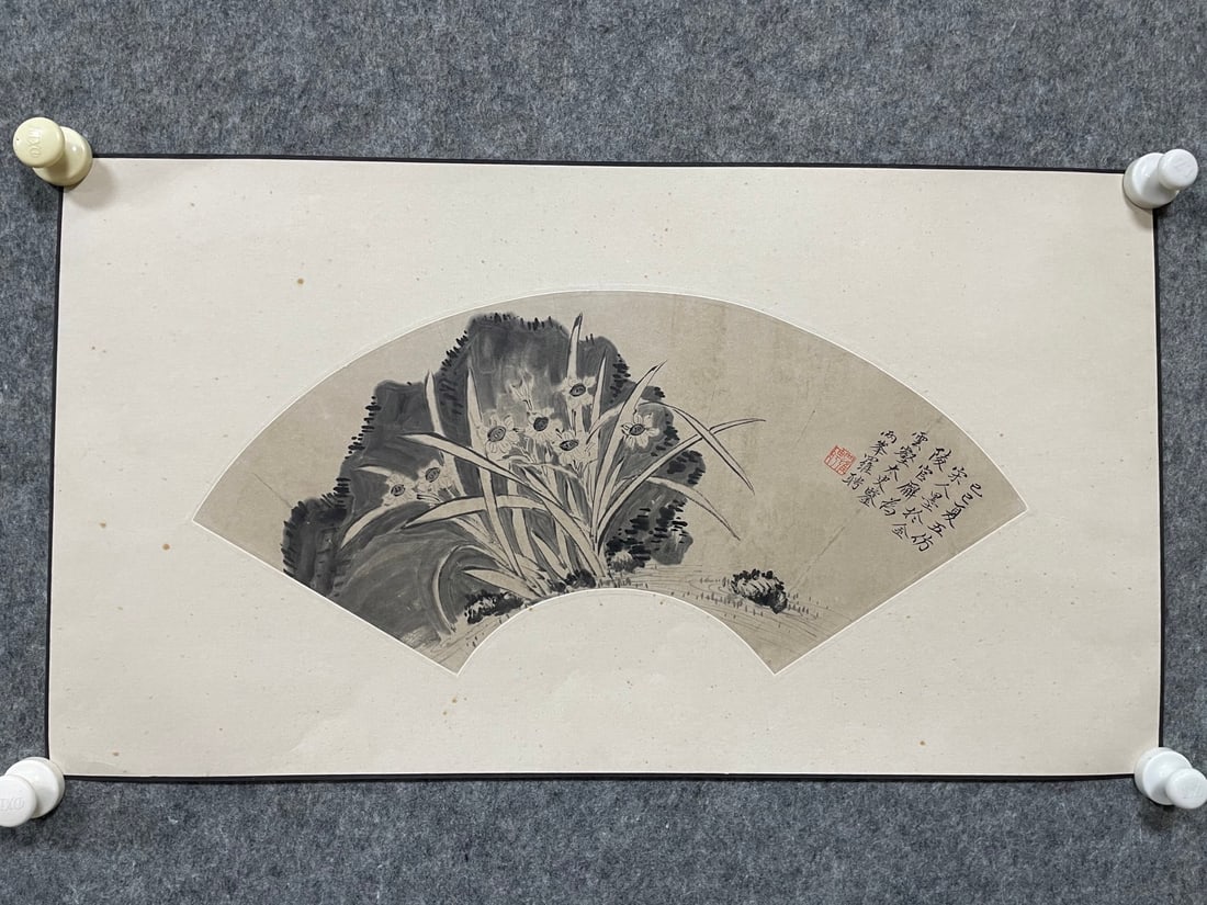 A picture of Luo Pin's orchid: Luo Pin's orchid picture Flower core Size:18x51cm (The Dimensions Of All Batches Are Manually Measured.If You Need More Detailed Information, Please Contact Our Customer Service Before Bidding.)