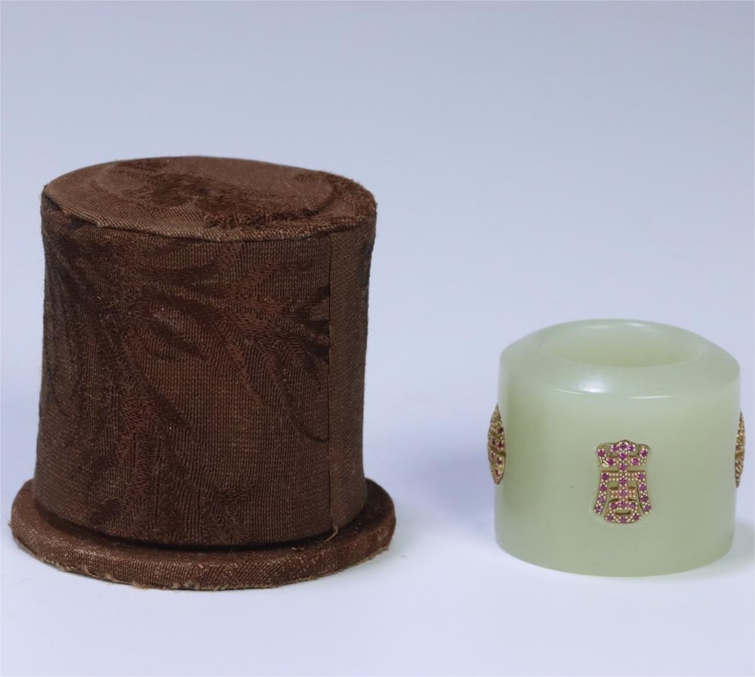 A Qing Dynasty Hetian jade inlaid silver gilt group longevity pattern finger: The Qing Dynasty's Hetian jade inlaid silver gilt group longevity pattern finger Size:2.9x3.53x2.2cm W:46g (The Dimensions Of All Batches Are Manually Measured.If You Need More Detailed Information, P