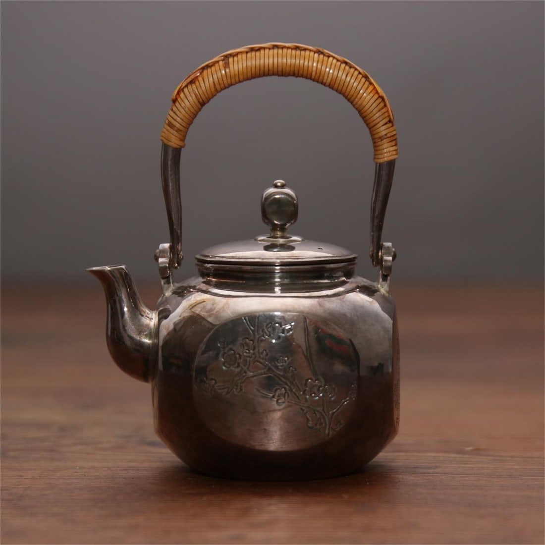 A fine Japanese silver pot (1 of 9)