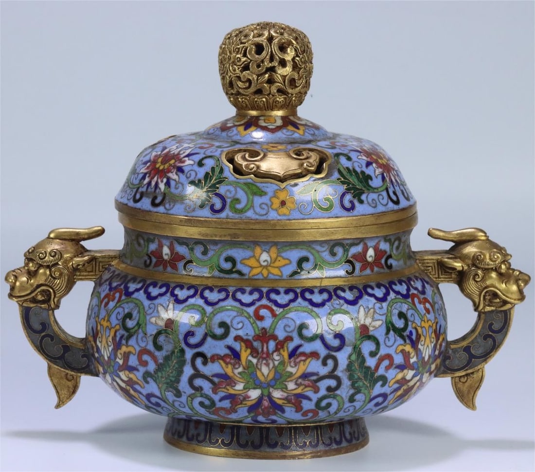 A cloisonn é amphora made in the Qianlong era of the Qing Dynasty (1 of 11)