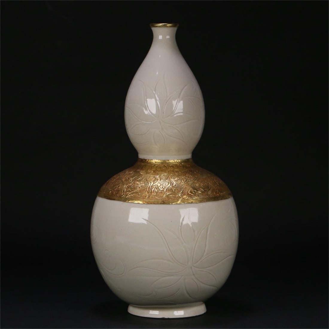 A white porcelain carved silver gilt gourd bottle from the Song Dynasty Ding kiln (1 of 10)