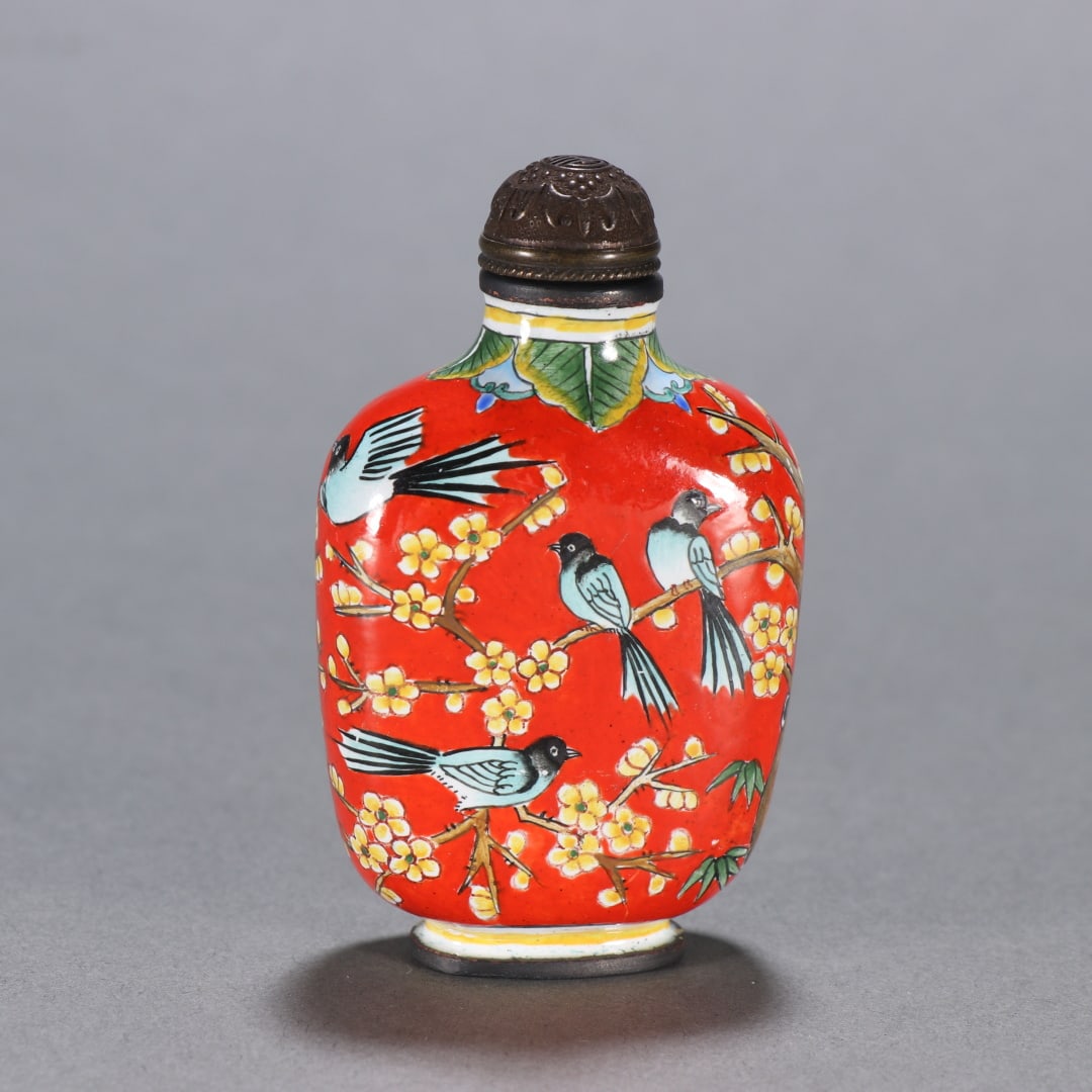 A Qing Dynasty copper tire painting enamel flower and bird pattern snuff bottle: Qing Dynasty copper tire painting enamel flower and bird pattern snuff bottle Size:H:7.2cm W:4.3cm W:67.5g (The Dimensions Of All Batches Are Manually Measured.If You Need More Detailed Information, P