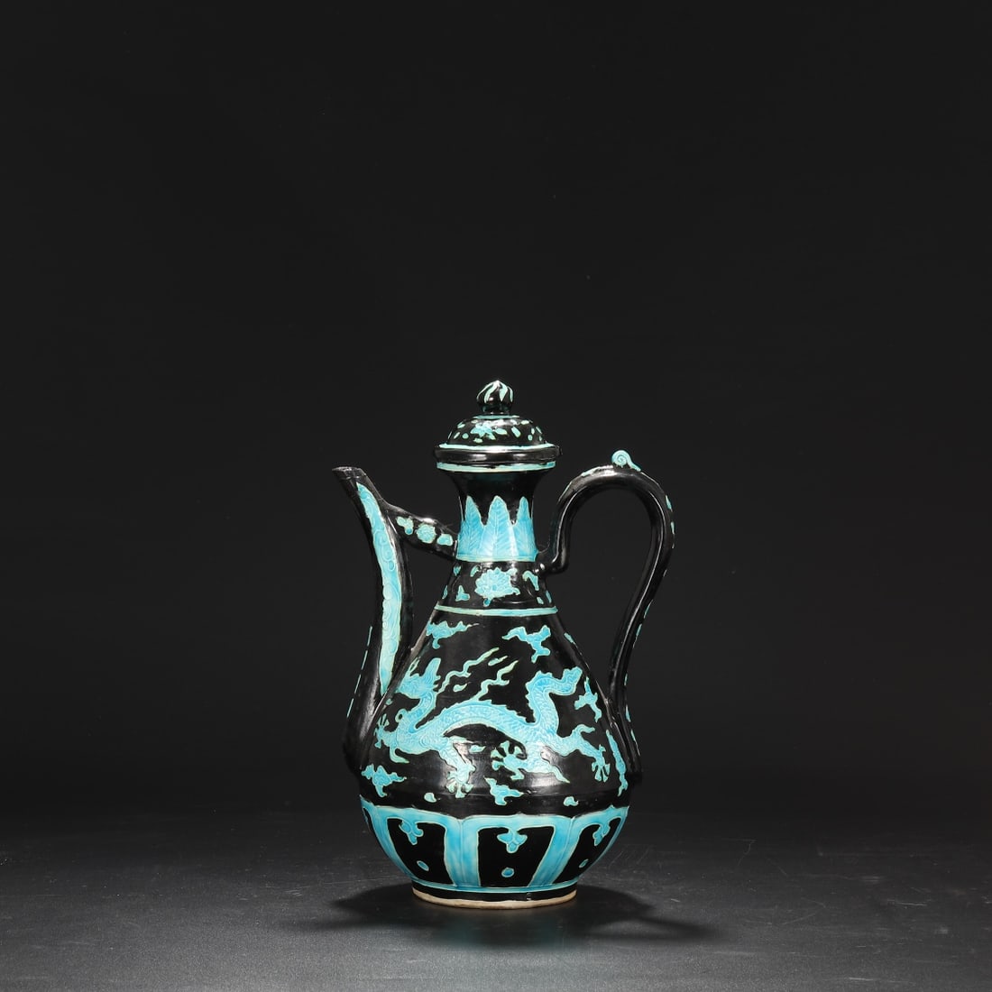 A large pot with a heavy enamel black ground dragon pattern made in the Yongle year of the Ming: The Ming Dynasty Yongle year system of weight enamel black ground dragon pattern large pot Size:H:31cm L:19cm Calibre:6.5cm (The Dimensions Of All Batches Are Manually Measured.If You Need More Detail
