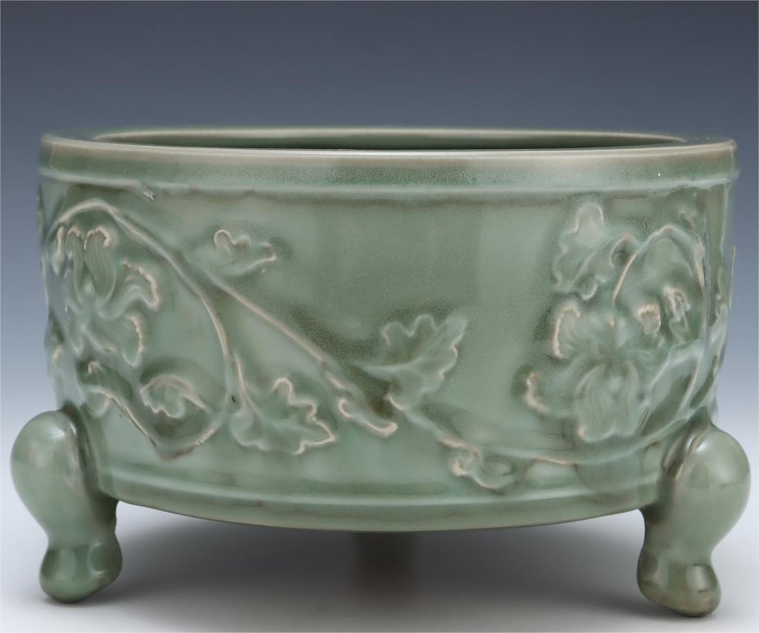 A three-legged incense burner carved with plum celadon glaze from the Longquan kiln in the Song (1 of 9)