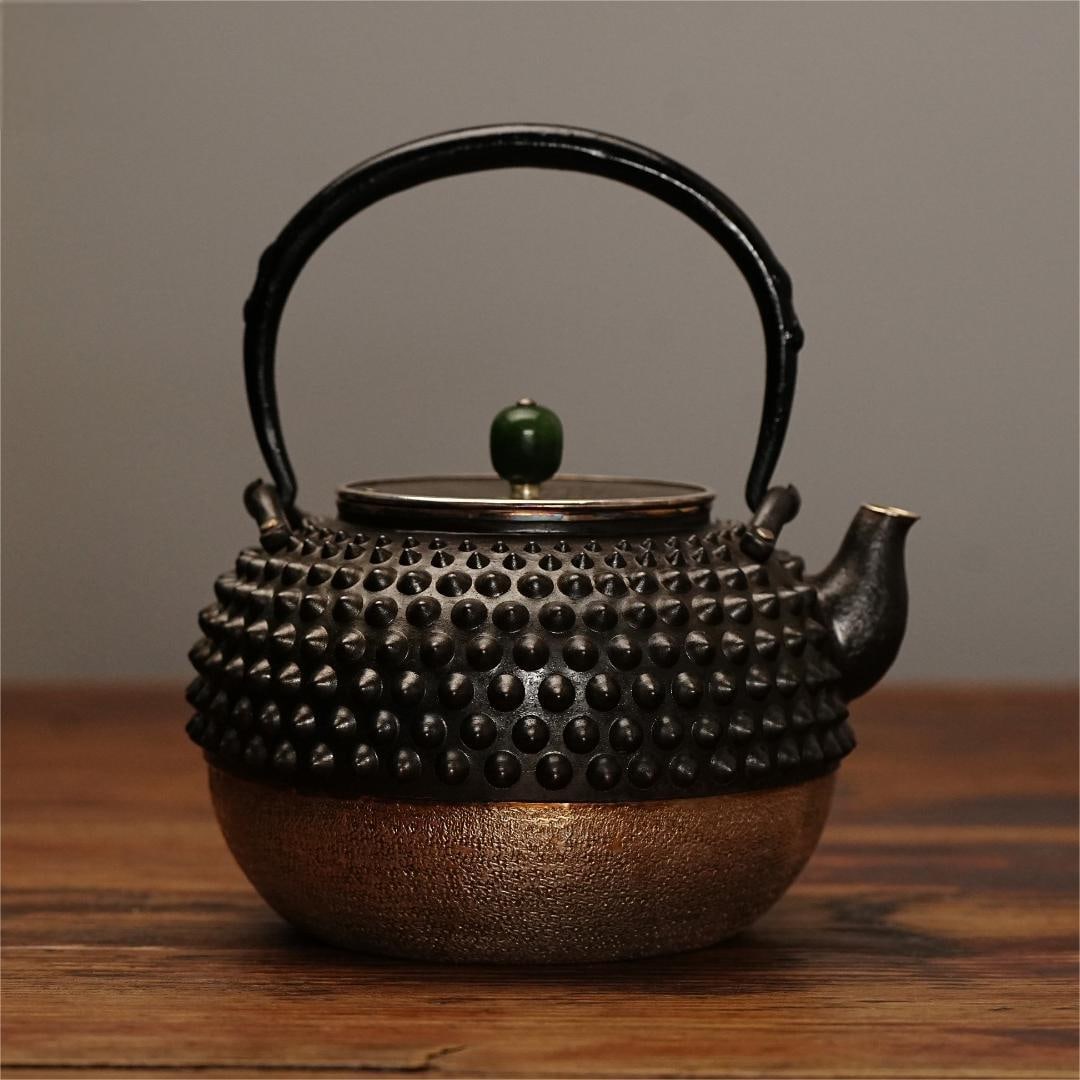 A fine Japanese silver pot (1 of 9)