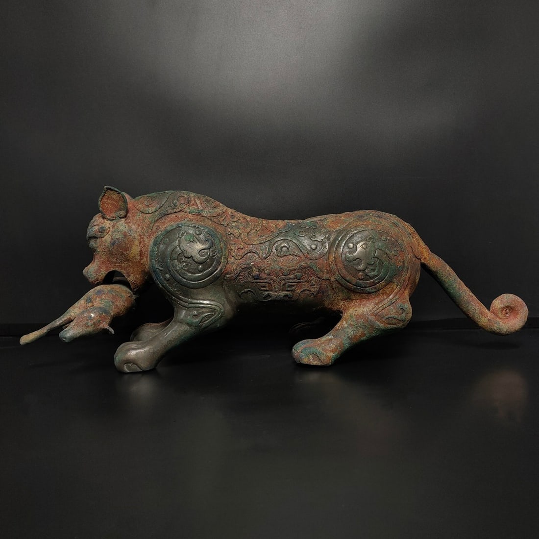 A bronze tiger eating cow from the Shang and Zhou dynasties (1 of 9)