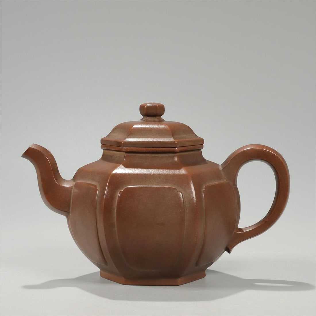 A Qing Dynasty Duan mud Chinese palace lamp pot: Qing Dynasty Duan Ni Hanwen palace lamp pot Size:H:12.5cm L:17.5cm W:9cm W:340g (The Dimensions Of All Batches Are Manually Measured.If You Need More Detailed Information, Please Contact Our Customer