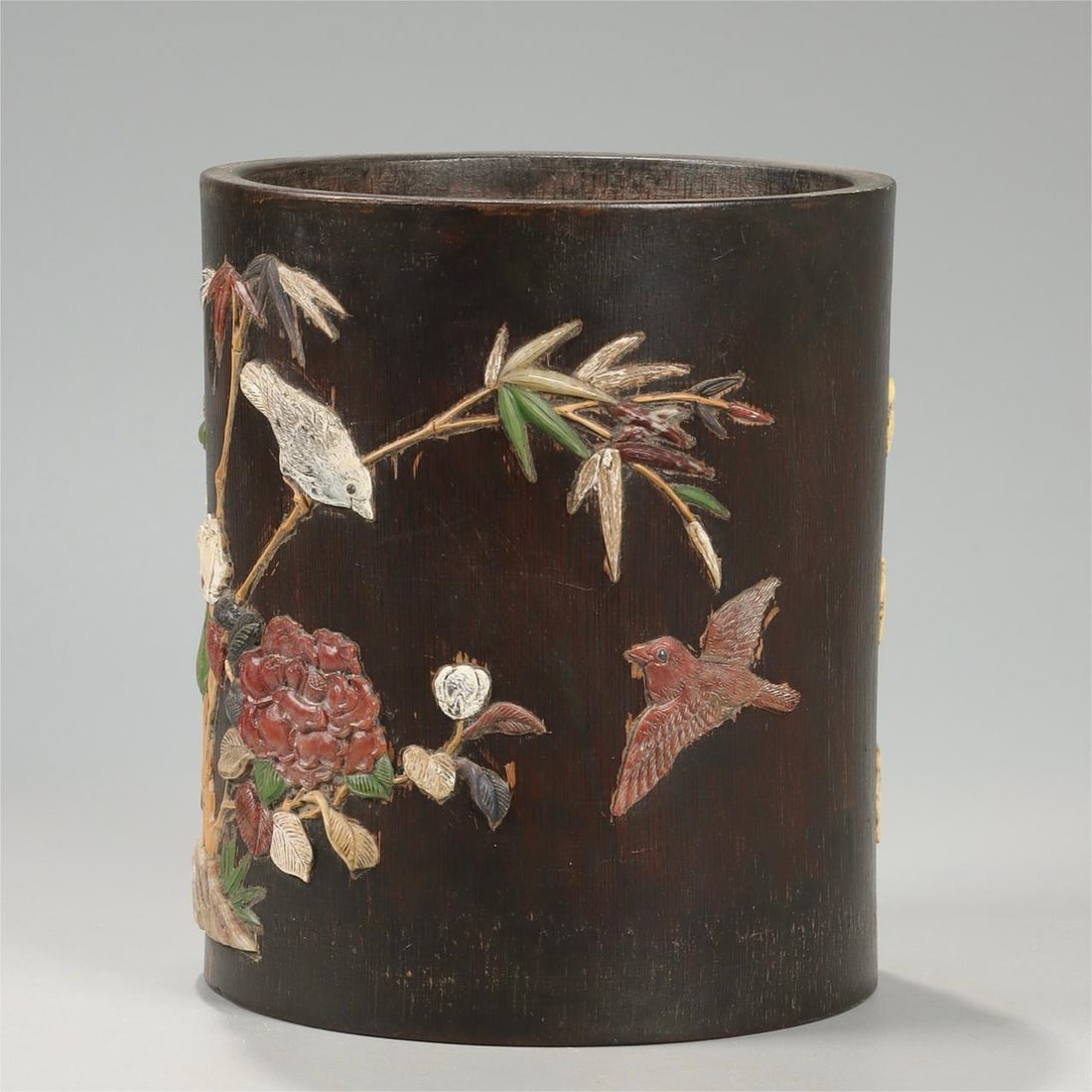 A bamboo carving inlaid with many treasures of the Qing Dynasty is happy to go on the branches of (1 of 9)