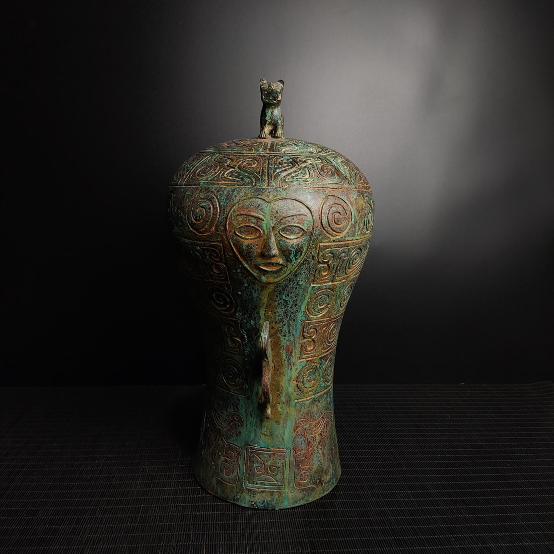 A bronze human face statue from the Warring States period (1 of 9)