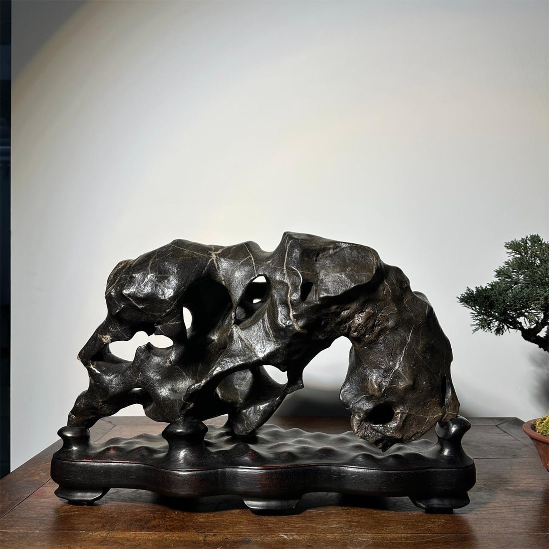 A piece of exquisite Taihu stone: Exquisite Taihu Lake stone Size:L:51cm H:32cm T:20cm (The Dimensions Of All Batches Are Manually Measured.If You Need More Detailed Information, Please Contact Our Customer Service Before Bidding.)