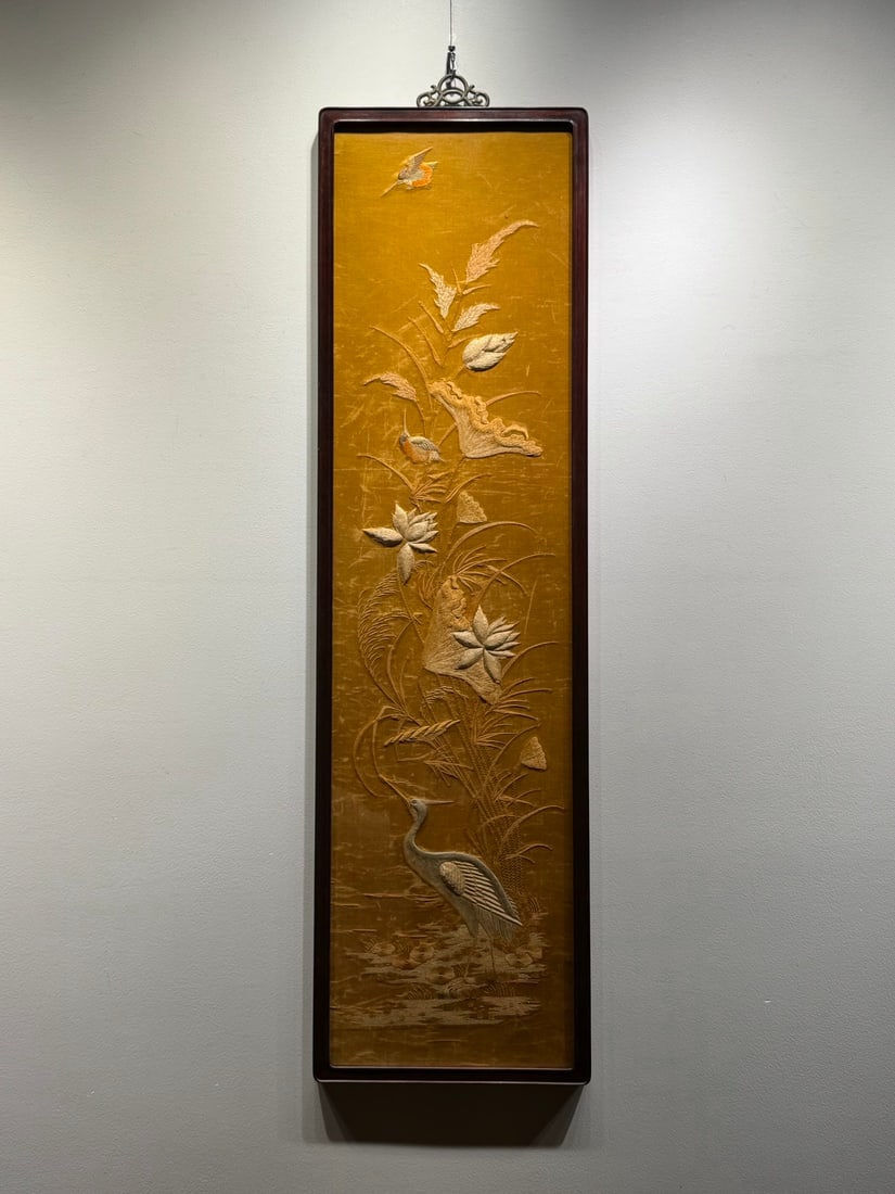 A piece of embroidered royal Huang Yilu Lianke of the Qing Dynasty: Qing Dynasty embroidered royal family Huang Yilu Lianke Size:122x35cm (The Dimensions Of All Batches Are Manually Measured.If You Need More Detailed Information, Please Contact Our Customer Service Be