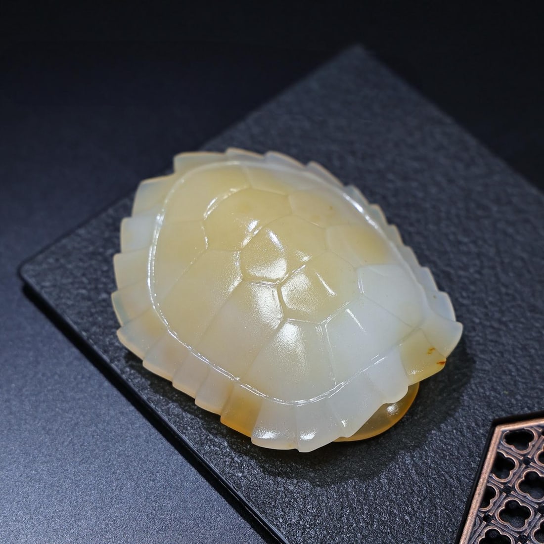 A fine agate tortoise shell (1 of 9)