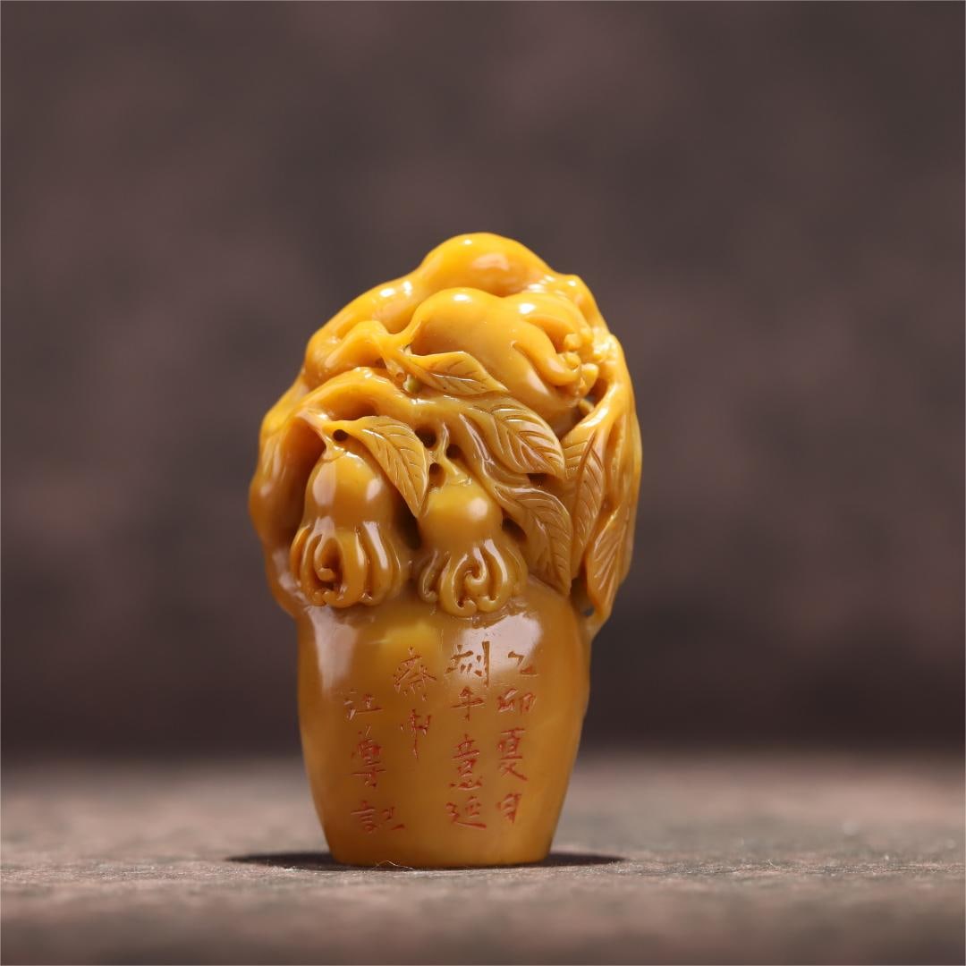 A Qing Dynasty Tian Huang Buddha hand print seal: Qing Dynasty Tian Huang Buddha hand seal Size:6.8x3.4x2.5cm W:90g (The Dimensions Of All Batches Are Manually Measured.If You Need More Detailed Information, Please Contact Our