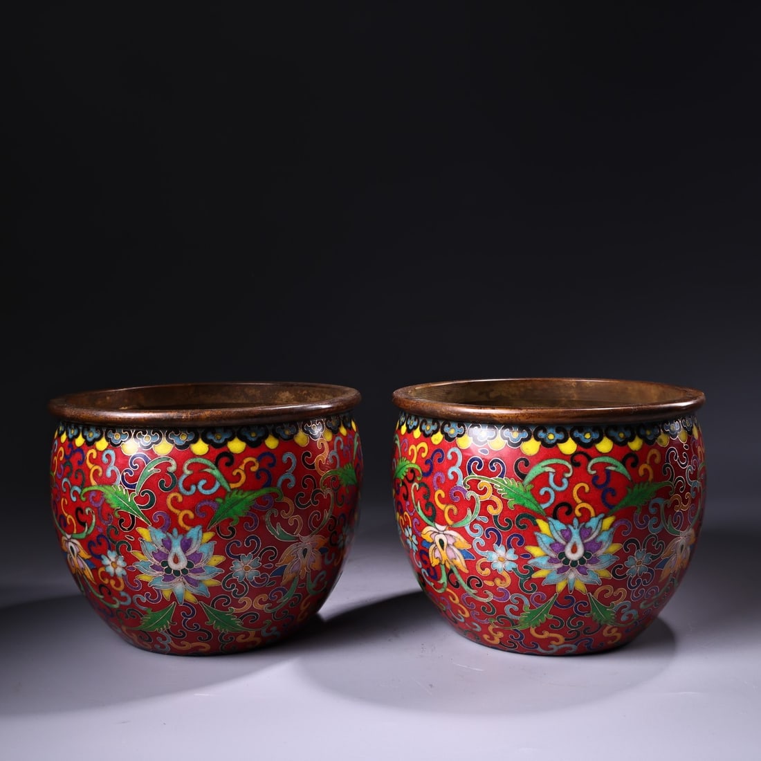 A fine pure copper tire cloisonn é enamel cloisonn é gold toad gathering jar: Exquisite pure copper tire cloisonné enamel cloisonné golden toad gathering jar Size:W:2400g H:13.5cm D:17.5cm (The Dimensions Of All Batches Are Manually Measured.If You Need More Detailed Informat