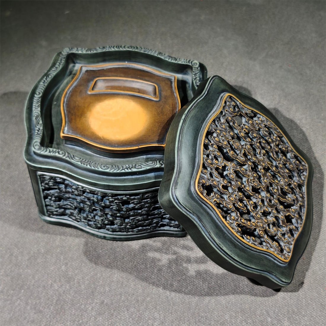 A beautiful Qingyun straight up to the pine flower study warm inkstone: Exquisite Qingyun straight up to the warm inkstone of the pine flower study Size:L:14cm W:14cm T:9cm (The Dimensions Of All Batches Are Manually Measured.If You Need More Detailed