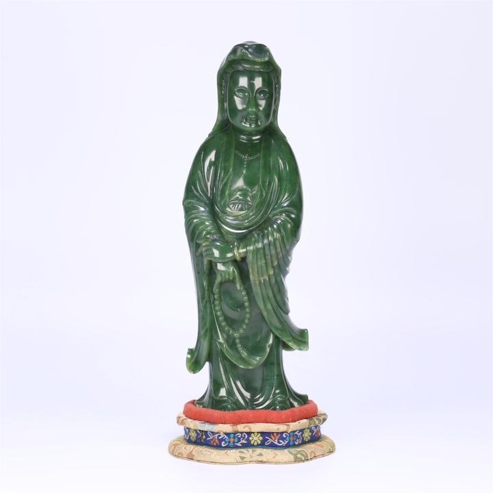 A statue of Guanyin in Hetian from the Qing Dynasty: The statue of Hetian Jasper Guanyin in the Qing Dynasty Size:24x8x5cm W:1338g (The Dimensions Of All Batches Are Manually Measured.If You Need More Detailed Information, Please