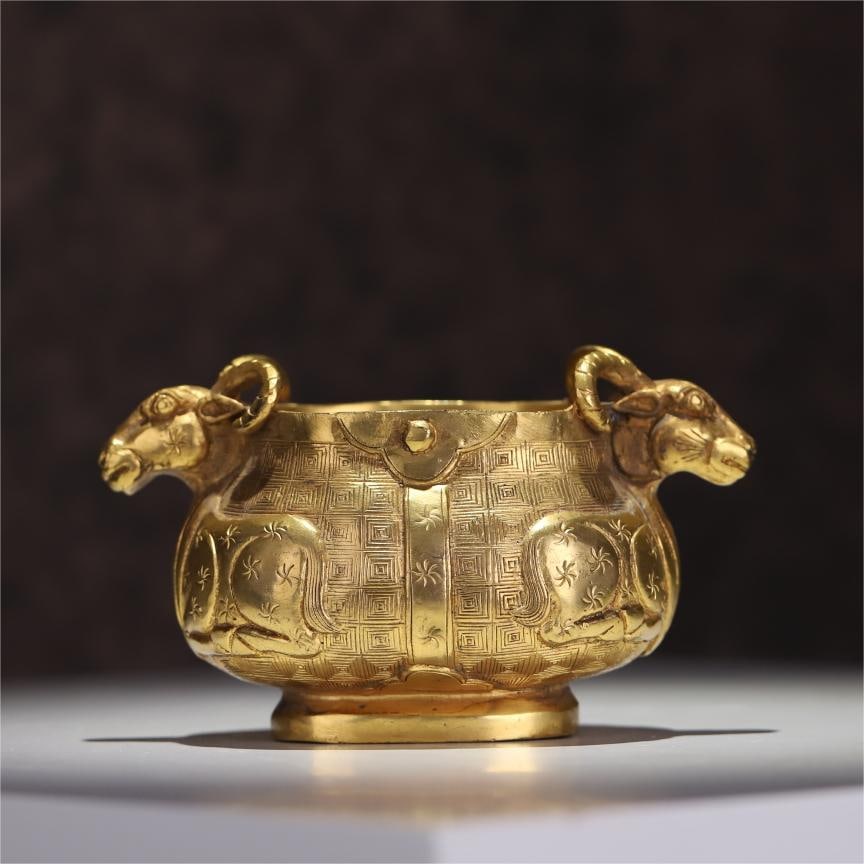 A copper-gilt double sheep's ear furnace from the Qing Dynasty: The copper gilt double sheep ear furnace of the Qing Dynasty Size:H:7.7xW:7.5x13cm W:910.9g (The Dimensions Of All Batches Are Manually Measured.If You Need More Detailed