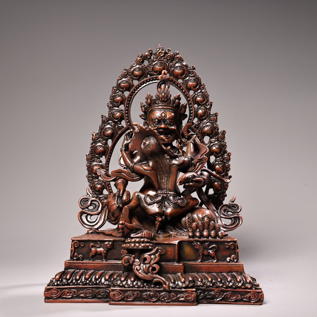 A beautiful high-relief engraved Buddha statue of the Tibetan double-body yellow God of Wealth: Exquisite high-relief engraving of the Tibetan double-body yellow God of Wealth Buddha statue Size:W:1860g H:23cm W:18cm (The Dimensions Of All Batches Are Manually Measured.If You Need More Detailed