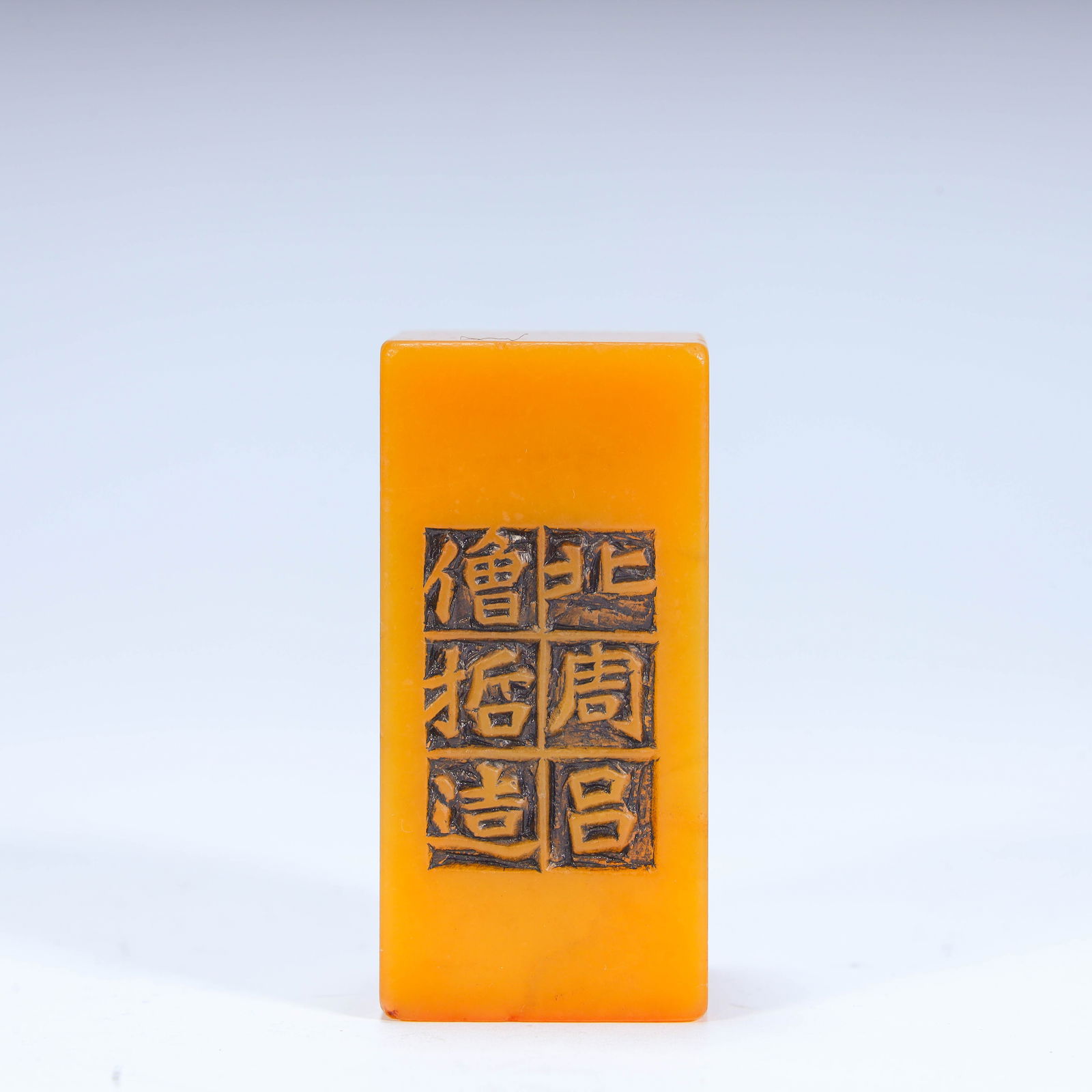 A Tian Huangshi seal of the Qing Dynasty: Tian Huangshi seal of the Qing Dynasty Size: H:6cm L: 2.8cm W:2.8cm W:113g (The Dimensions Of All Batches Are Manually Measured.If You Need More Detailed Information, Please Contact Our Customer Servi