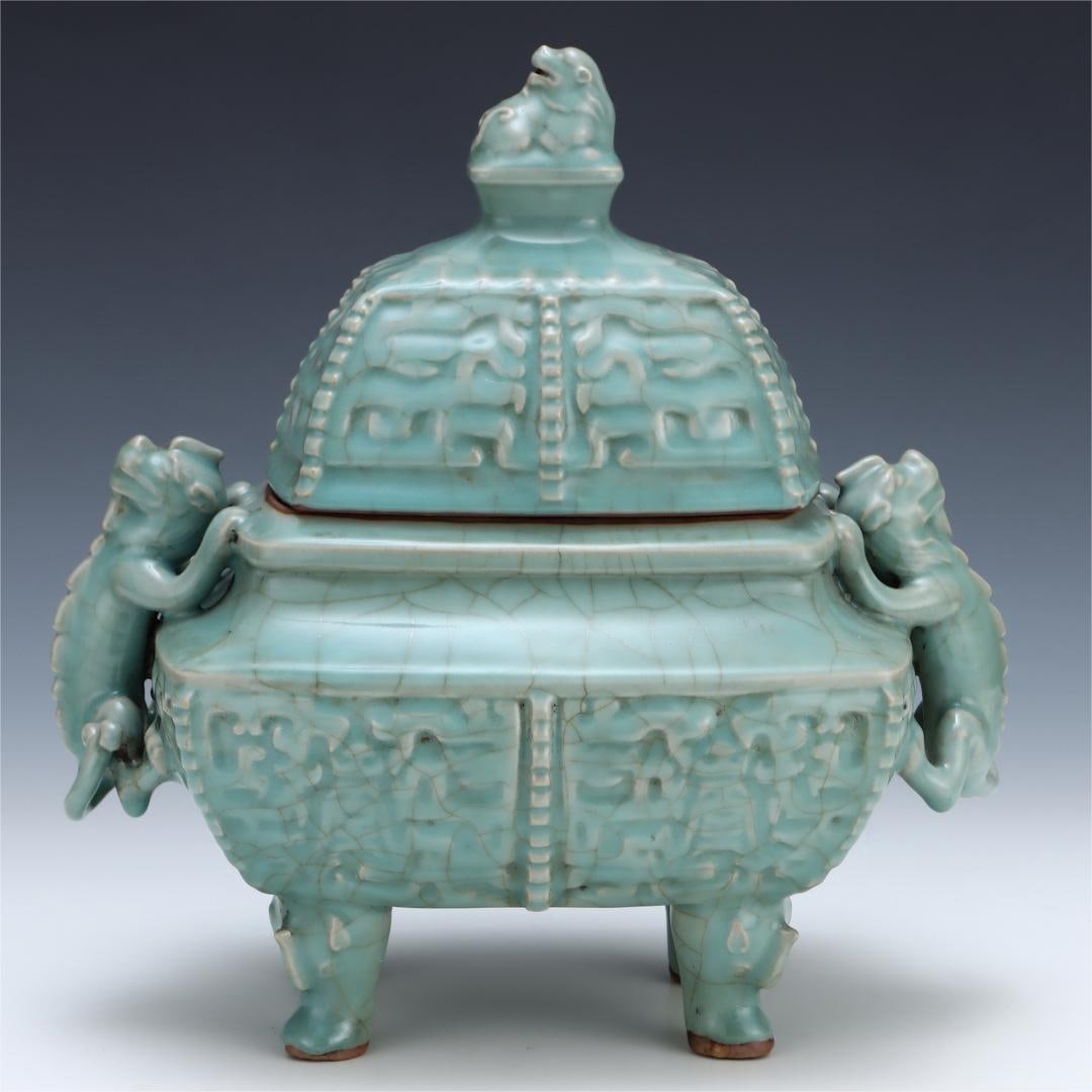 A four-sided animal ear cauldron furnace of the official kiln of the Song Dynasty (1 of 9)