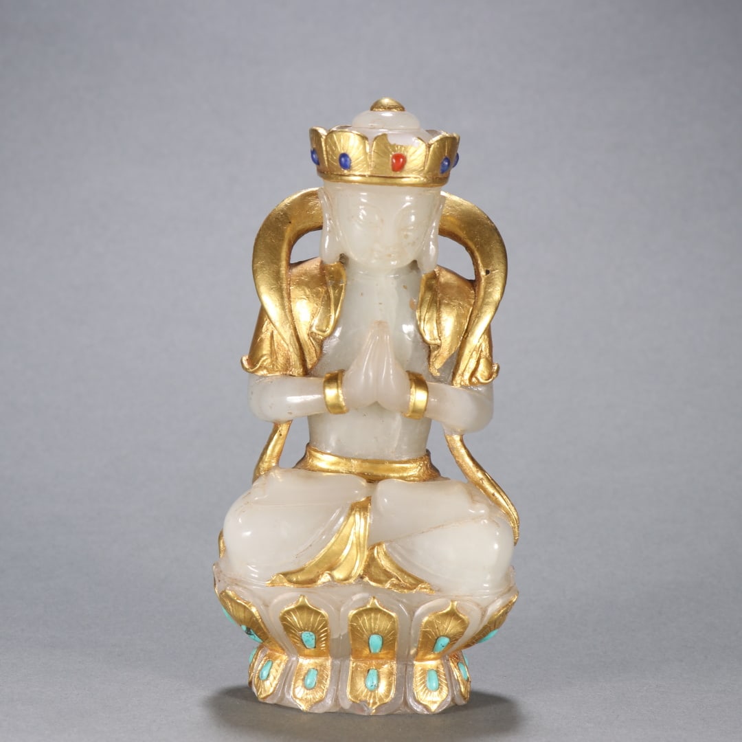 A beautiful seated statue of Guanyin in pure gold with Hetian jade bags: Exquisite Hetian jade bag pure gold Guanyin seated statue Size:H:14.7cm W:7.4cm W:562.5g (The Dimensions Of All Batches Are Manually Measured.If You Need More Detailed Information, Please Contact Our