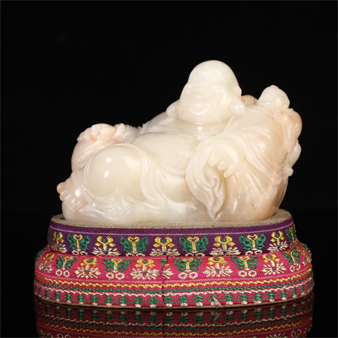A seated statue of Maitreya Buddha in Shoushan Mountain in the Qing Dynasty: The seated statue of Maitreya Buddha in Shoushan Mountain in the Qing Dynasty Size:W:567g H:7.5cm W:11cm (The Dimensions Of All Batches Are Manually Measured.If You Need More Detailed Information, Ple