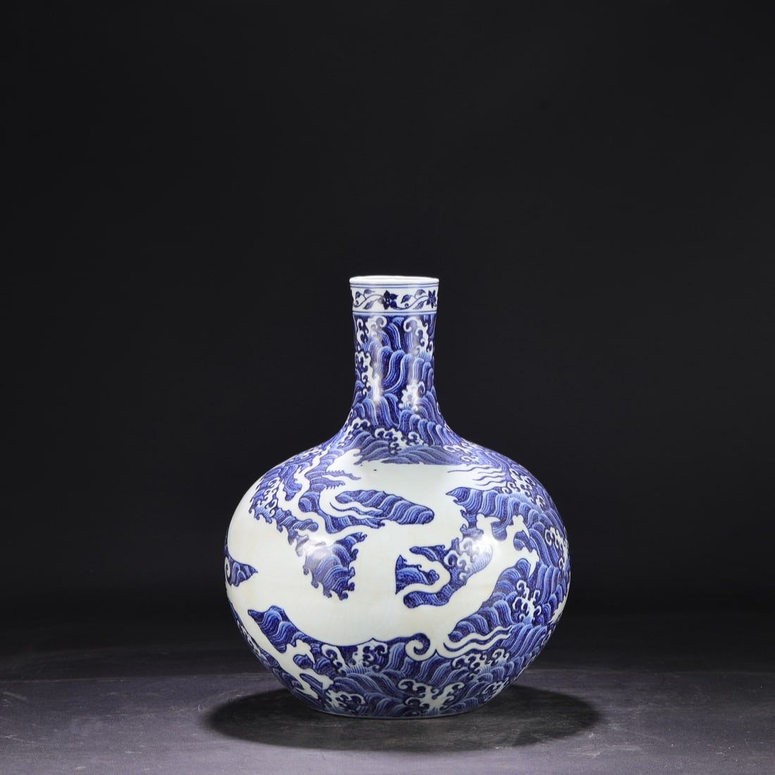 A blue and white blank engraved seawater dragon pattern large sky ball vase made in the Yongle year (1 of 9)